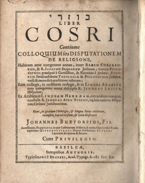 Kuzari (hebrejsky) LIBER COSRI Continens COLLOQUIUM seu DISPUTATIONEM DE RELIGIONE, Habitam ante nongentos annos, inter Regem Cosareorum, & R.I. Isaacum Sangarum Judaeum; Contra Philosophos praecipue e Gentilibus, & Karraitas e Judaeis; Synopsin simul exhibens Theologiae & Philosophiae Judaicae, varia & recondita[m] eruditione refertam; Eam collegit, in ordinem redegit, & in Lingua Arabica ante quingentos annos descripsit R. Jehudah Levita, Hispanus; Ex Arabica in Linguam Hebraeeam, circa idem tempus, transtulit R. Jehudah Aben Tybeon, itidem natione Hispanus, Civitate Jerichuntinus. Nunc, in gratiam Philologiae, et Lingua Sacra cultorum, recensuit, Latina[m] versione, et Notis illustravit.