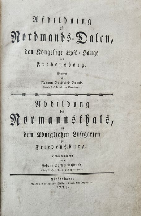 Afbilddning af Nordmands=Dalen, i den Kogelige Lyst=Hauge ved Fredensborg. Abbildung des Normannsthals, in dem Königlichen Lustgarten zu Friedensburg.