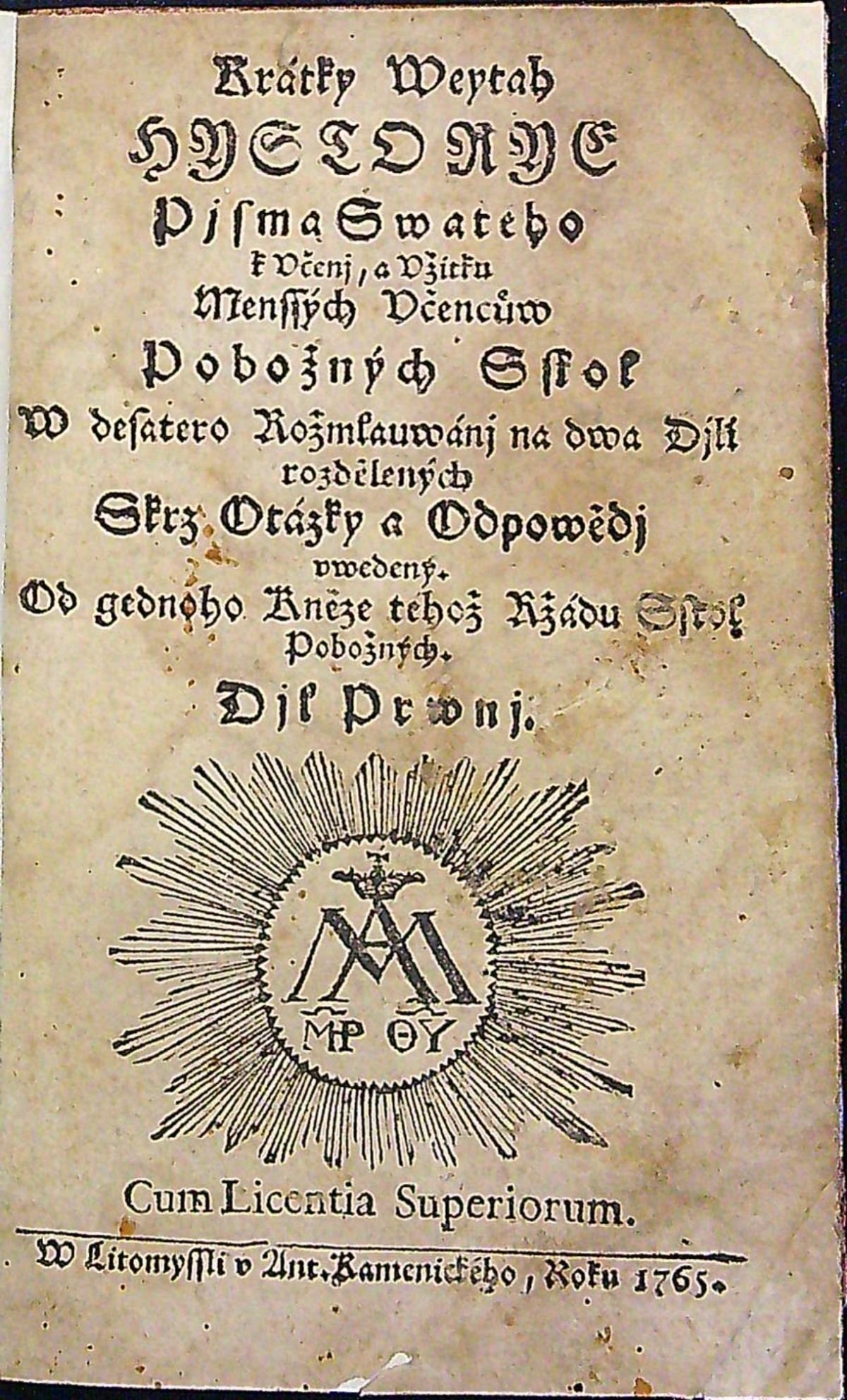 Krátky Weytah HYSTORYE Pjsma Swatého k Včenj, a Vžitku Menssých Včencůw Pobožných Sskol W desatero Rožmlauwánj na dwa Djli rozdělených Skrz Otázky a Odpowědj vwedený. Od gednoho Kněze téhož Ržádu Sskol Pobožných.